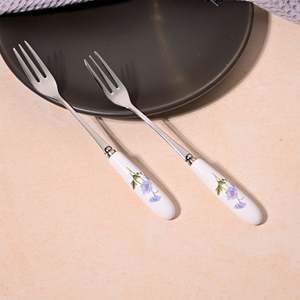 Fourchettes à dessert en métal et céramique écologiques Daisies Bloom, ensemble de 2 jetables mignonnes pour dîner et camping - Product Image 5