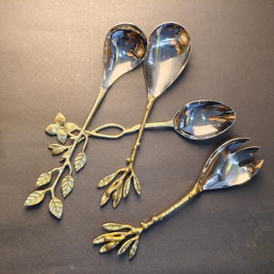 Juego de Cubiertos Botánico de 4 Piezas Inspirado en la Naturaleza con Mangos Esculpidos en Oro con Diseño de Hojas y Enredaderas y Cabezas Plateadas Pulidas - Product Image 5