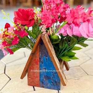 Macetas Decorativas Hechas a Mano para Jardín/Hogar con Diseño de Casa, de Madera Reciclada de Barco, Color Original, Venta al por Mayor - Product Image 2