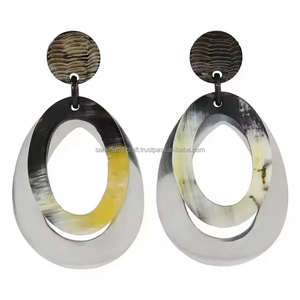 Boucle d'oreille en corne Boucle d'oreille en corne naturelle de haute qualité pour femme Boucle d'oreille Bijoux en corne Utilisation quotidienne naturelle Buffalo - Product Image 1