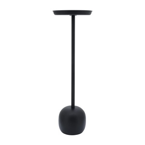 Mesa Auxiliar Delgada con Estructura Arqueada y Bandeja Redonda, Base Estable con Peso, Soporte Moderno y Minimalista para Interiores Elegantes y Bares - Product Image 4