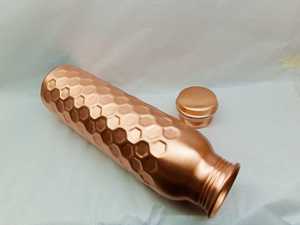 Bouteille d'eau en cuivre martelé doré Antique Creations, motif diamant, 32 oz, étanche, compatible lave-vaisselle et micro-ondes, personnalisable - Product Image 3