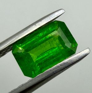 Pierre précieuse naturelle de Tsavorite Grenat, vert émeraude, taille octogonale brute, 1,25 ct, cadeau pour collectionneur de bijoux, pierre de naissance, cristal de guérison - Product Image 2