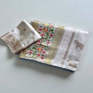 VASTRA COTTAGE Saree de Georgette de Viscosa de Tejido Chinya Puro con Jacquard Zari Dorado y Estampado Meenakari de Pavo Real y Elefante - Product Image 1