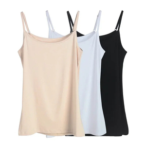 Camisetas sin mangas de poliéster suave para mujer con logo frontal, color liso, sin cuello, transpirables, de punto, para uso casual, en negro, gris y blanco. - Product Image 3