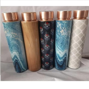 Bouteille d'eau en cuivre de qualité supérieure, durable, pour une meilleure hydratation, une digestion améliorée et des bienfaits pour la santé globale, idéale pour un usage quotidien. - Product Image 6