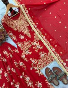 Ensemble prêt-à-porter entièrement cousu avec haut en faux georgette brodé et orné de sequins, pantalon palazzo et dupatta. - Product Image 5
