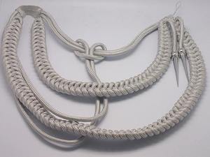 Aiguillette de qualité supérieure en fil de soie blanc de luxe avec épingle de sûreté et fermeture auto-agrippante pour uniformes de cérémonie, faite à la main, de premier ordre - Product Image 4