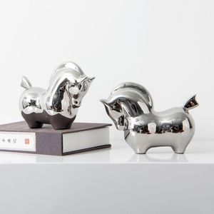 Sculpture contemporaine en laiton représentant un licorne, ornement décoratif pour appartement de luxe et utilisation créative en exposition. - Product Image 3