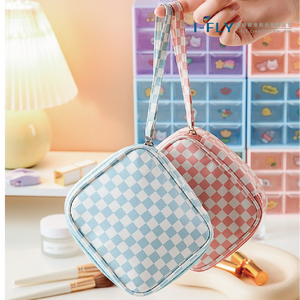 Trending Modern Eco-Friendly Portable Checkered <b>Makeup</b> Sanitary Pad <b>Storage</b> Zipper Bag Large Capacity Water Resistant Foldable - Product Image 4