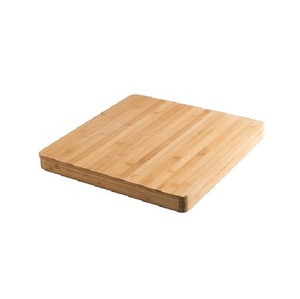 Planche à découper en bois artisanale pour trancher, hacher, couper en dés les légumes, les fruits, la viande, le pain, le fromage et les herbes fraîches - Product Image 6