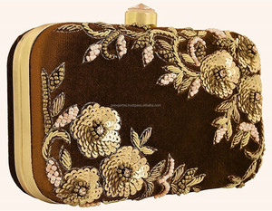 Pochette de broderie de perles de rocaille dorées Pochette de perles Conception complexe Petites perles artisanales florales cousues à la main - Product Image 1