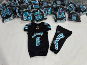 Uniforme de Fútbol Americano Edison para Hombre, Negro, Cuello en V, Manga Corta, Impresión Sublimada, Absorbe la Humedad, Nombre del Equipo en la Parte Delantera, Logotipo - Product Image 4