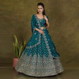 Lehenga Choli con Textura Mose y Bordado Floral Intrincado con Detalle de Dobladillo Festoneado, Conjunto Étnico para Celebraciones Nupciales - Product Image 5