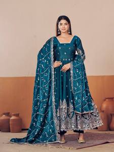 Conjunto de Vestido de Seda con Brillo y Bordado para Mujer, con Lentejuelas, Cordones y Dupatta, Estilo Tradicional, Protección Solar, Secado Rápido - Product Image 1