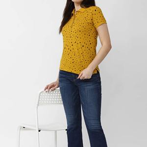 Camiseta Polo de Manga Corta con Estampado de Lunares Amarillos para Mujer, Informal, de Punto, Corte Regular, Cuello Camisero - Product Image 5