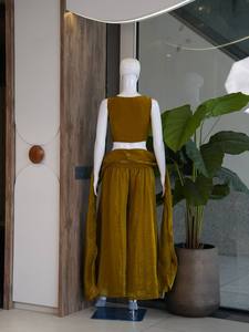 Ensemble de soirée élégant pour femme, composé d'un haut en satin de viscose orné de perles et d'un pantalon palazzo Rangoli Crush, création de styliste. - Product Image 6