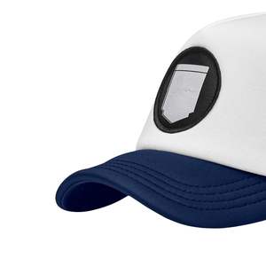 Casquette Trucker Bleue et Blanche Personnalisée de Haute Qualité, 5 Panneaux, Avant en Mousse, Dos en Maille, Fermeture Snapback, Idéale pour l'Été, la Plage et les Sports - Product Image 3