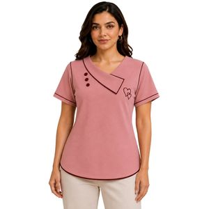 T-shirt asymétrique rose poudré pour femme à manches courtes avec broderie cœur, passepoil contrastant et détails boutonnés – Vente en gros personnalisée décontractée - Product Image 1