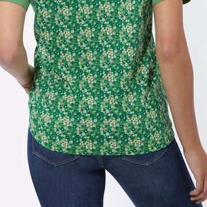 เสื้อโปโลผู้หญิงสำหรับตีกอล์ฟ พิมพ์ลายโลโก้ด้วยผ้าไหมคุณภาพสูง ผลิตจากผ้าฝ้าย 100% - Product Image 6