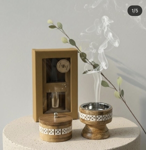Quemador de incienso de madera Mubkhar Bakhoor con patrón incrustado y tarro con tapa para aromaterapia - Product Image 1