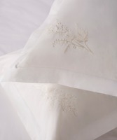 Parure de lit Quang Thanh brodée sur mesure, fleurs blanches élégantes, style classique, 250TC, lavable en machine, housse de couette et taies d'oreiller