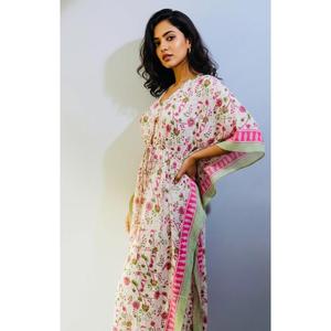 Robe longue kaftan blanche à imprimé floral rose pour femme, style bohème, col en V, taille ajustable avec lien, robe de plage d'été - Product Image 4