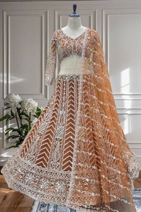 Ensemble de lehenga choli pour femmes de qualité supérieure avec broderie de paillettes pour les occasions de fête, les mariages et les occasions festives - Product Image 6