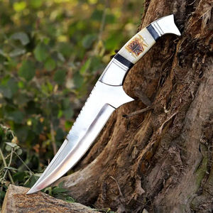 Cuchillo de caza de acero inoxidable forjado a mano con mango de hueso de camello y espiga completa - Product Image 1