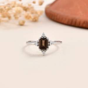 Anillo Solitario de Cuarzo Ahumado con Corte Esmeralda y Moissanita, Plata de Ley 925, Anillo de Cóctel, Elegante Regalo para Mujer - Product Image 1