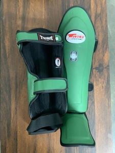 Gants de boxe en cuir personnalisés avec protège-tibias, gants professionnels pour le sparring et l'entraînement, antidérapants et anti-humidité - Vert olive - Product Image 3