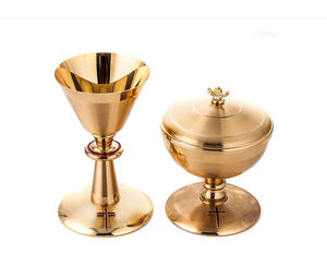 Ciborio y Cáliz Plateados Hechos a Mano en Latón, Personalizados con Cáliz Grabado, confeccionados con latón de alta calidad. - Product Image 4