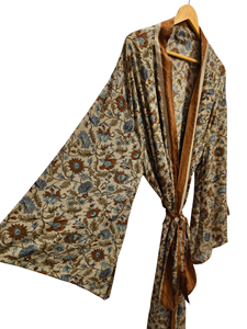 Nouvelle Robe Kimono en Soie Patchwork, Cache-maillot de bain, Vêtement de Nuit, Longue Robe, Kimono Indien Vintage Fait Main en Soie Recyclée - Product Image 5