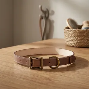 Collar de Cuero Hecho a Mano de Elegancia Atemporal de Divine International para Tiendas de Mascotas de Lujo con Opciones de Personalización - Product Image 4