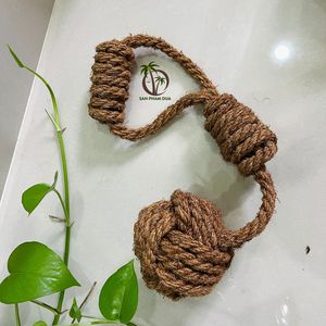 ของเล่นเคี้ยวสำหรับสุนัข ซาน ปัม ดูอา ทำจากใยมะพร้าว ขนาดเล็ก กลาง ใหญ่ ทนทาน ใยธรรมชาติ ดีไซน์แบบปม ใช้ได้ทั้งในบ้านและนอกบ้าน - Product Image 1