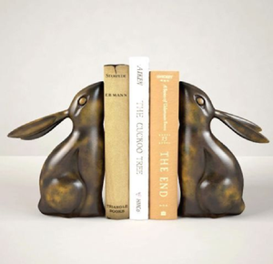Porte-livres fantaisie en bronze en forme de lapin aux longues oreilles, parfaits pour une bibliothèque forestière chaleureuse ; disponibles à prix de gros. - Product Image 1