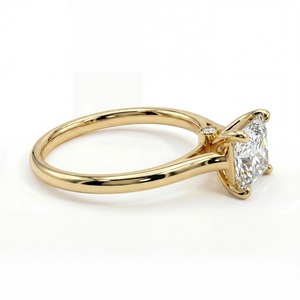 Anillo de compromiso solitario de oro amarillo de 14K con diamante de laboratorio de corte princesa de 1.55 CTW, engaste de puntas y detalles ocultos de lujo - Product Image 3