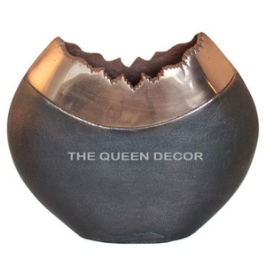 Luxury Look Silver Finished Geometric Shape Flower Vase Minimalist Design Home Office Tabletop Gifting Wedding Occasions - Product Image 3