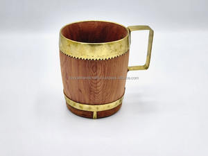 Tasse en bois personnalisée avec laiton et bois naturel Tasse en bois personnalisable avec accents en laiton - Product Image 2