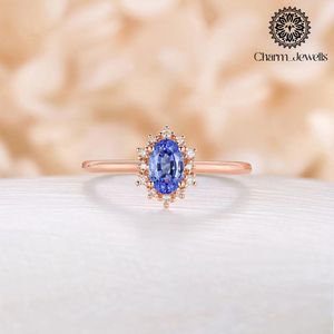 Bague de fiançailles classique en argent pour femme Charm Jewels, sertie de moissanite taille coussin, motif floral, certifiée IGI, 3 grammes - Product Image 4