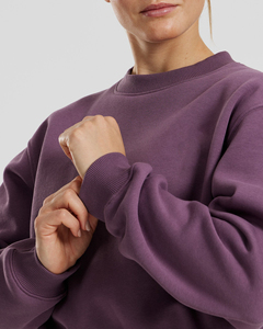 Conjunto de Sudadera Oversize Morada de Forro Polar para Mujer con Cuello Redondo, Hombros Caídos y Bolsillos Cargo, y Joggers de Color Liso para Otoño - Product Image 4