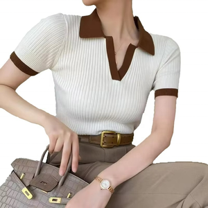 Chemisier d'été pour femme à col en V et manches courtes, coupe ajustée, en soie glacée tricotée, motif uni décontracté - Product Image 4