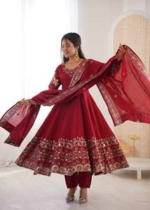 Ensemble élégant de trois pièces Anarkali brodé avec des sequins, comprenant un Anarkali brodé, un pantalon et un dupatta - Product Image 4