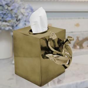 Un miroir élégant complète les coloris audacieux et subtils, les miroirs ajoutant une touche de sophistication aux environnements de bureau. - Product Image 5