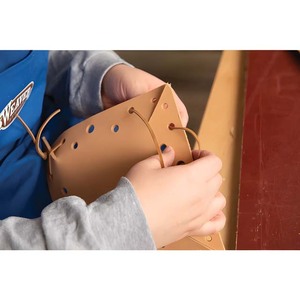 Cuero de búfalo natural de alta calidad de 5 mm, curtido vegetalmente, sin teñir, de grano completo y grueso, para la fabricación de bolsos de lujo personalizados y suelas de zapatos. - Product Image 6