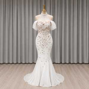 Robe sirène élégante en satin blanc ornée de détails, style cape, épaules dénudées, longueur ras du sol, pour femme, idéale pour mariage, soirée ou cérémonie, vente en gros - Product Image 5