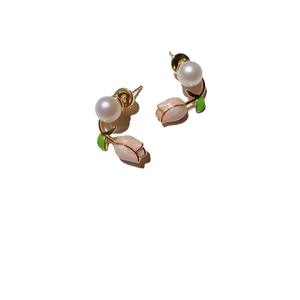 Pendientes de Perlas de Agua Dulce de 7-8 mm con Forma de Tulipán, Plata Pura con un Fuerte Toque Femenino - Product Image 5