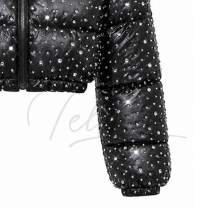 Chaqueta Corta Acolchada de Invierno para Mujer OEM con Pedrería, Impermeable y Resistente al Viento, 100% Poliéster, Hecha a Medida - Product Image 3