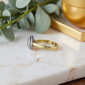 Bague solitaire en or massif 18 carats avec diamant taille trillon de 2,00 carats, cadeau de mariage raffiné pour votre partenaire, porte-bonheur - Product Image 5