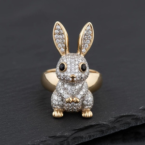 Anillo de Conejo con Micro Pavé de Moissanita, Joyería de Lujo con Diseño Animal, Ojos Negros, Conejo Adorable, Incrustaciones de Diamantes en Dos Tonos, Anillo de Plata de Ley 925 - Product Image 1